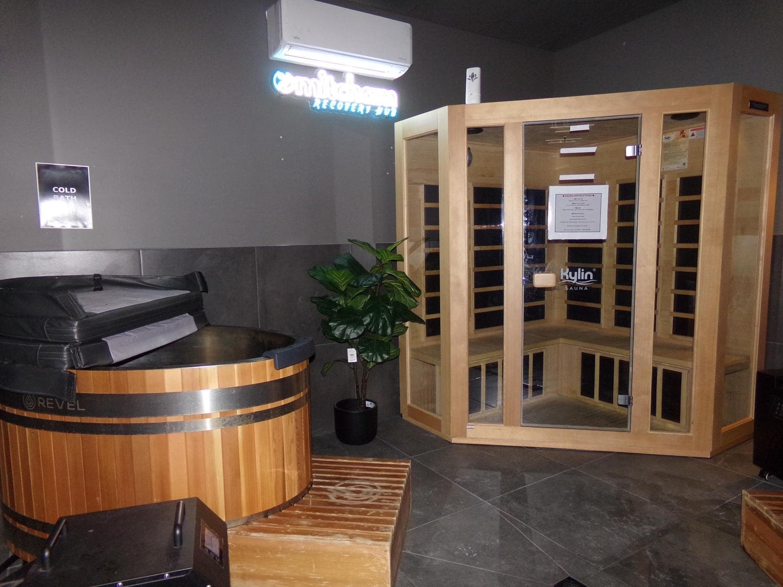 Private Room 2 — Equipment