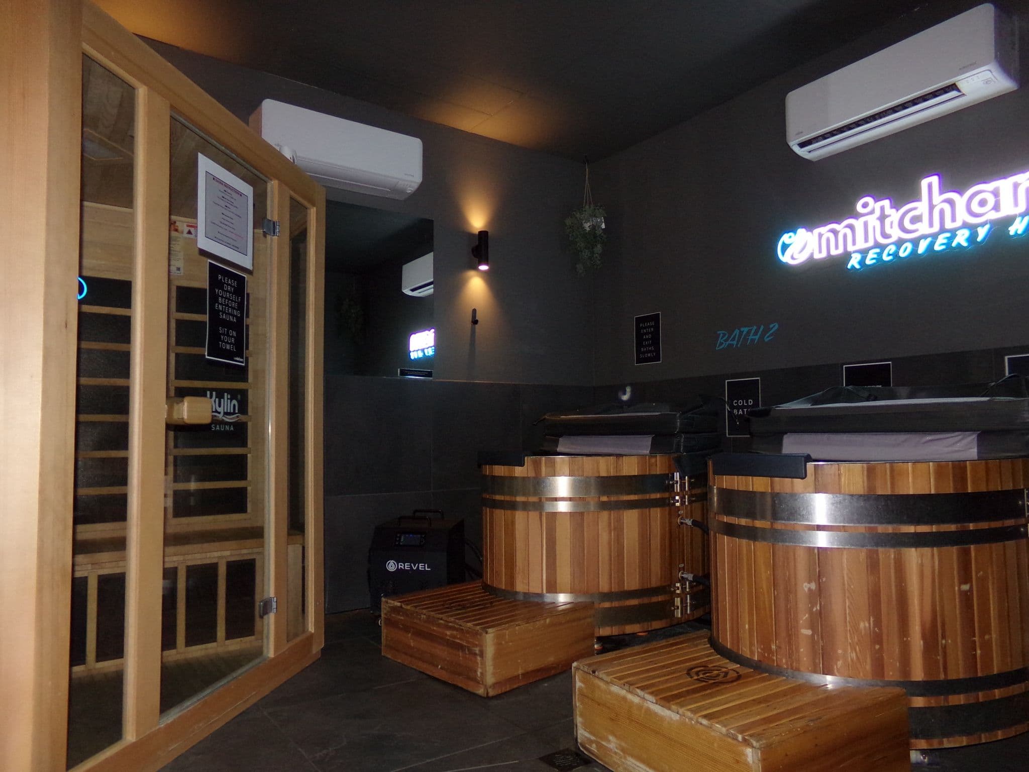 Private Room 3 — Stretching space